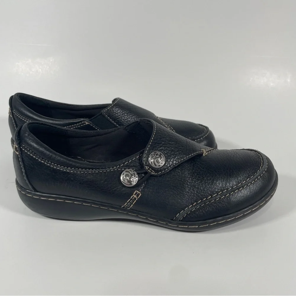 Clarks, size 6.5 Wide